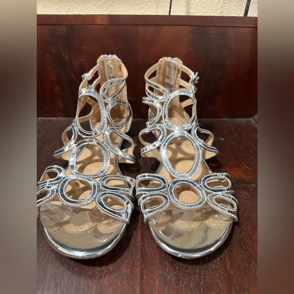 Report Silver Geometric Flat Sandals Size 9